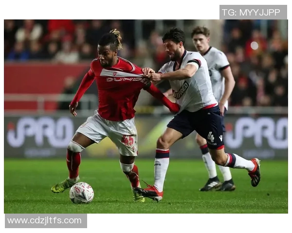 克里斯蒂安与罗森博格的激烈对决揭示足球战术的精彩博弈